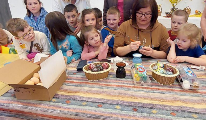 5. fotografia fotogalérie Zdobenie veľkonočných vajíčok v spolupráci s TSP a KC.