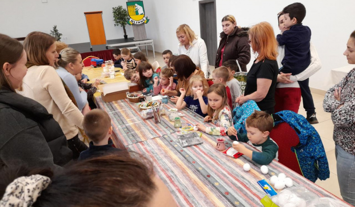 8. fotografia fotogalérie Zdobenie veľkonočných vajíčok v spolupráci s TSP a KC.