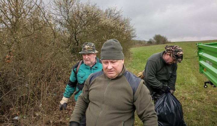 2. fotografia fotogalérie Brigáda čistý revír-čistá príroda-čistá obec 18.3.2024