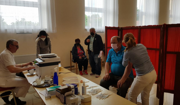 4. fotografia fotogalérie Očkovanie proti ochoreniu COVID-19 v obci Hlinné