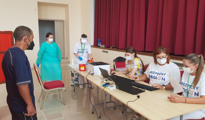 17. fotografia fotogalérie Očkovanie proti ochoreniu COVID-19 v obci Hlinné